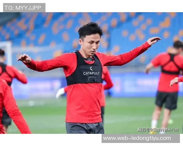 尹鸿博宣布明天将迎来最后一场中超比赛因伤选择退役