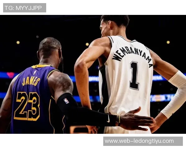 名嘴点评文班亚马身体变化超预期展现强壮实力